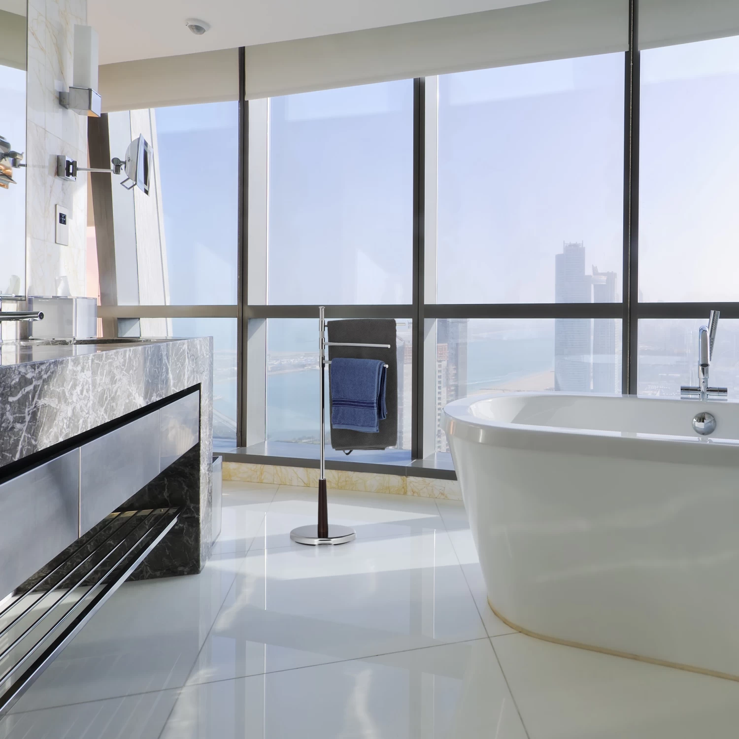 Handtuchhalter In Silber - (B)44 X (H)90 X (T)26 Cm 5 Handtuchhalter In Silber - (B)44 X (H)90 X (T)26 Cm – Bild 5